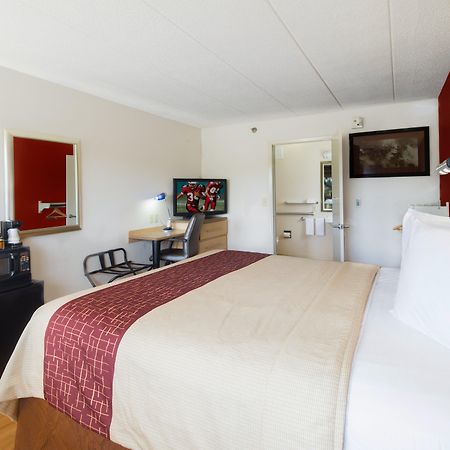 Red Roof Inn Cincinnati Northeast - Блу Аш Екстериор снимка