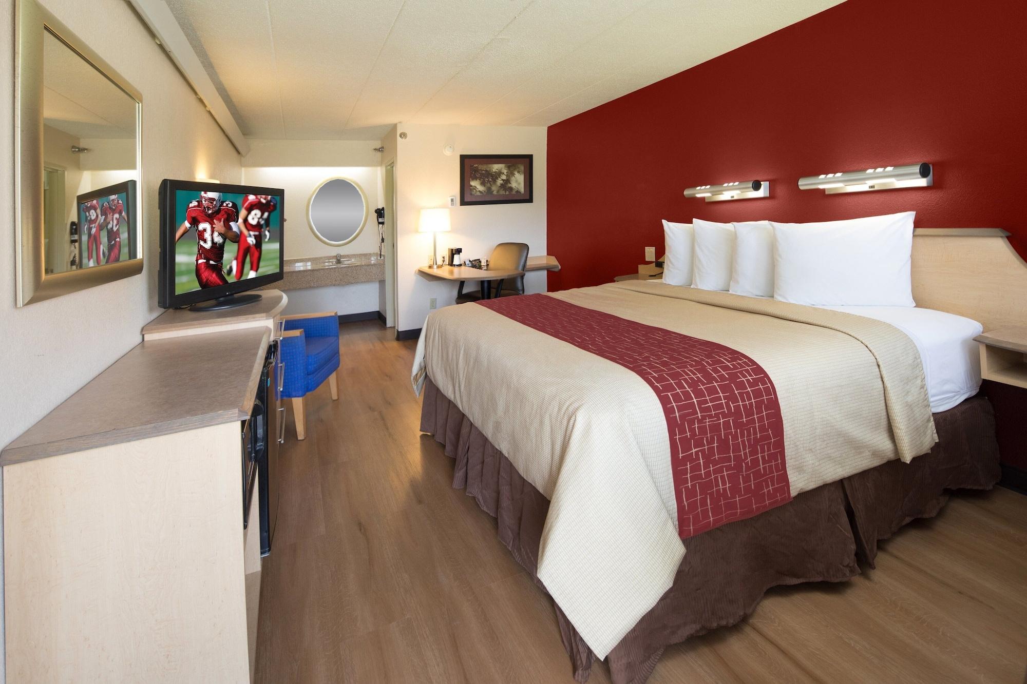 Red Roof Inn Cincinnati Northeast - Блу Аш Екстериор снимка