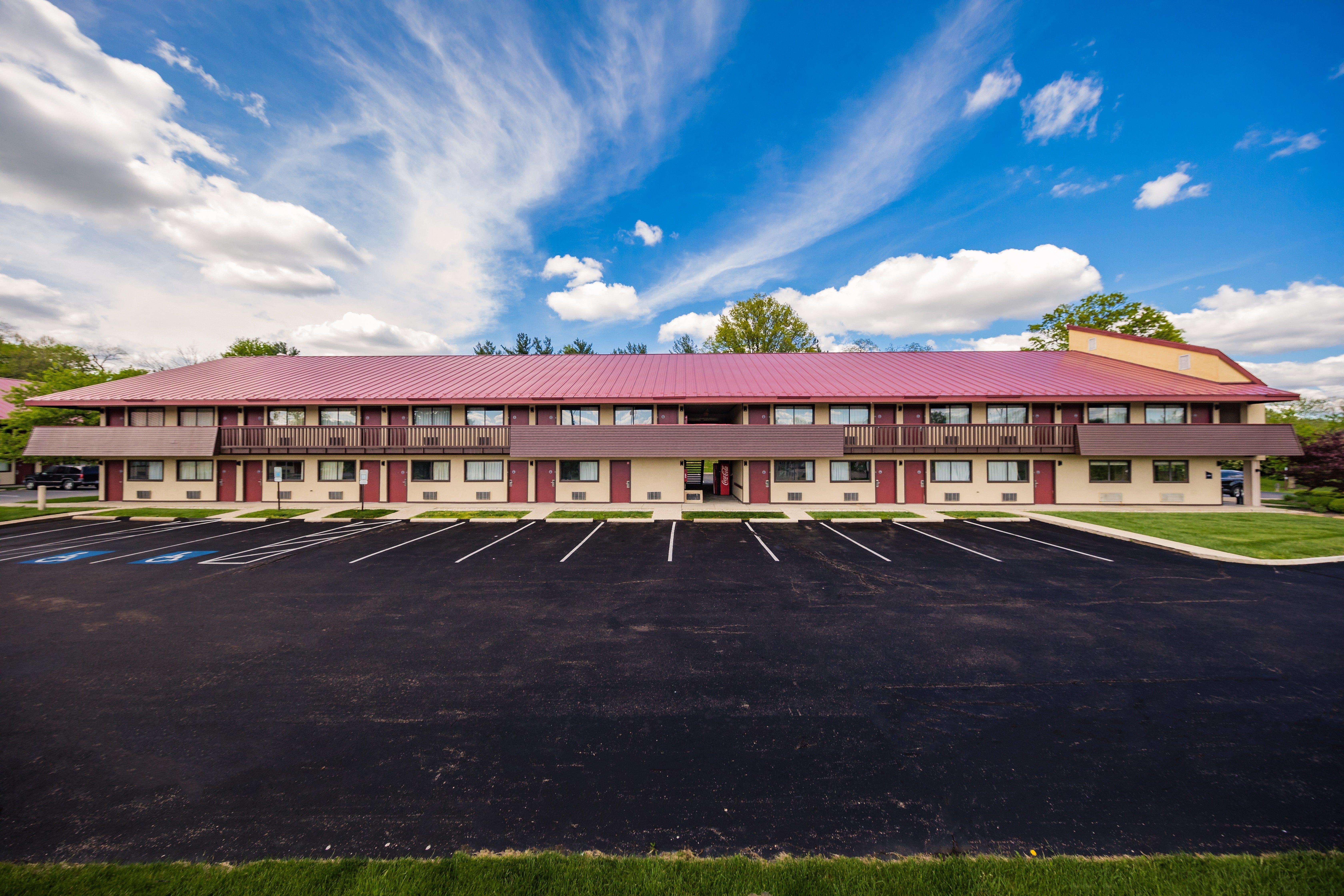 Red Roof Inn Cincinnati Northeast - Блу Аш Екстериор снимка
