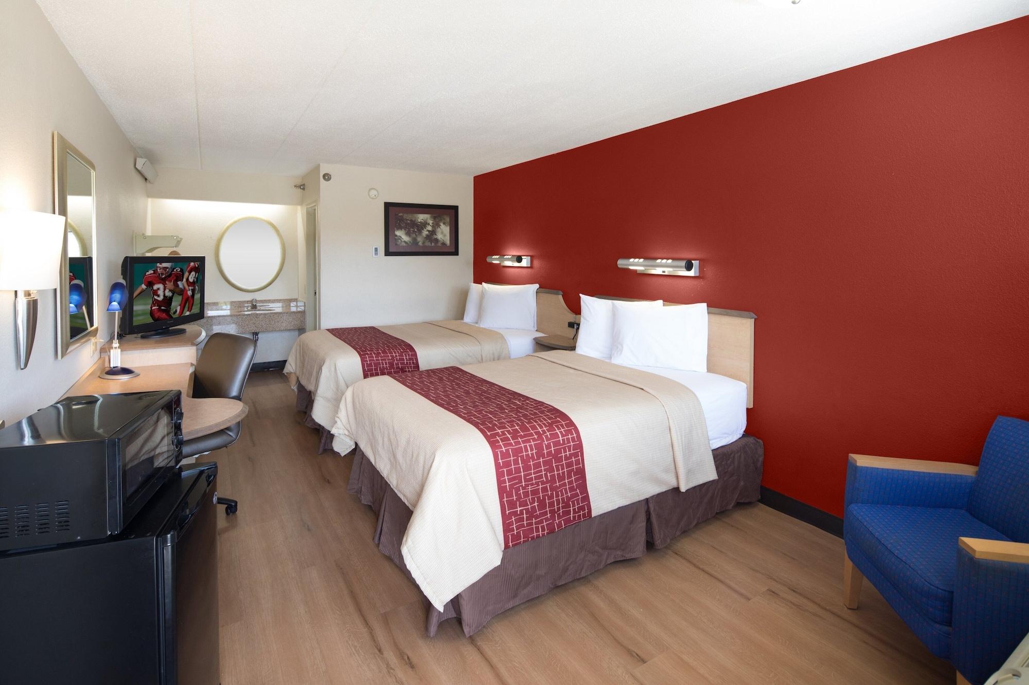 Red Roof Inn Cincinnati Northeast - Блу Аш Екстериор снимка