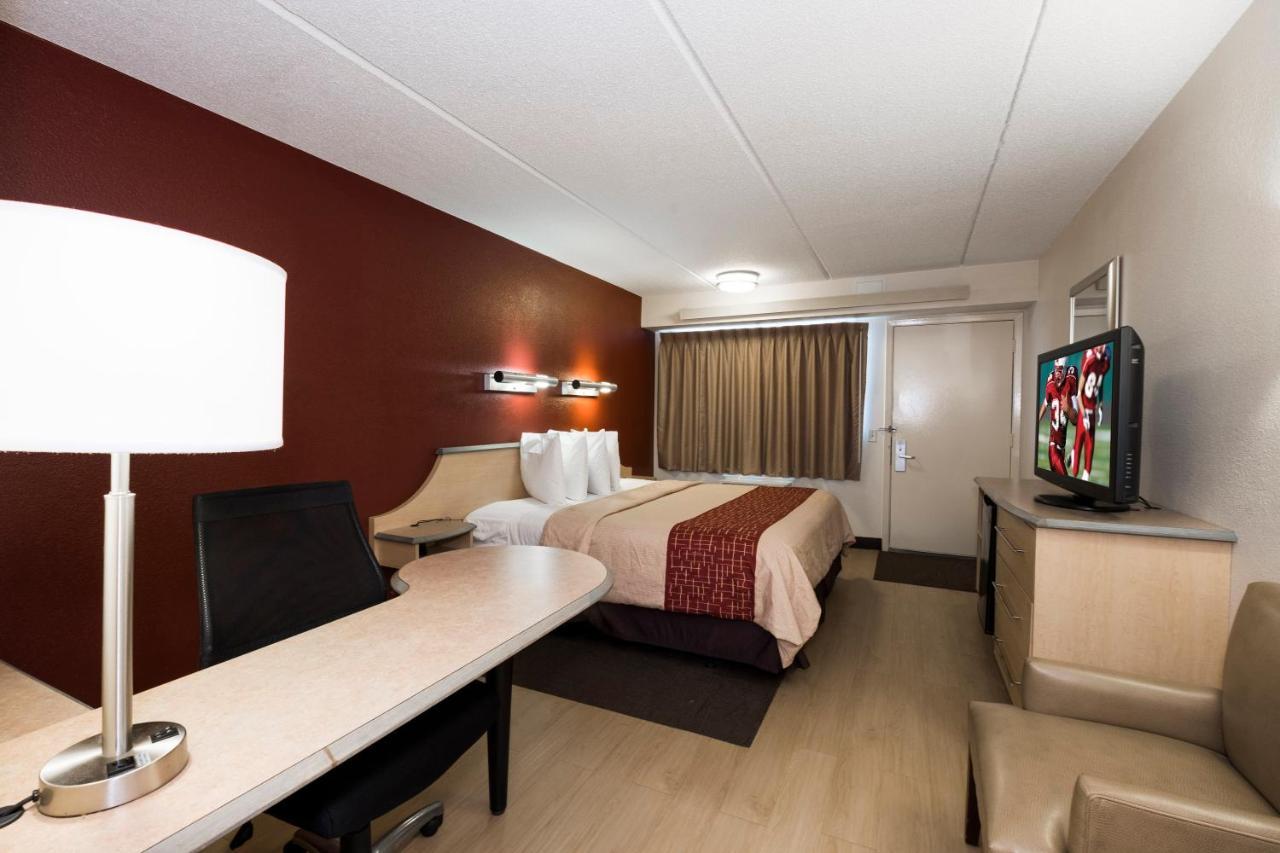Red Roof Inn Cincinnati Northeast - Блу Аш Екстериор снимка