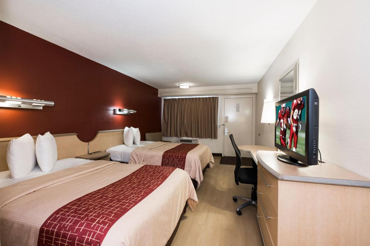 Red Roof Inn Cincinnati Northeast - Блу Аш Екстериор снимка