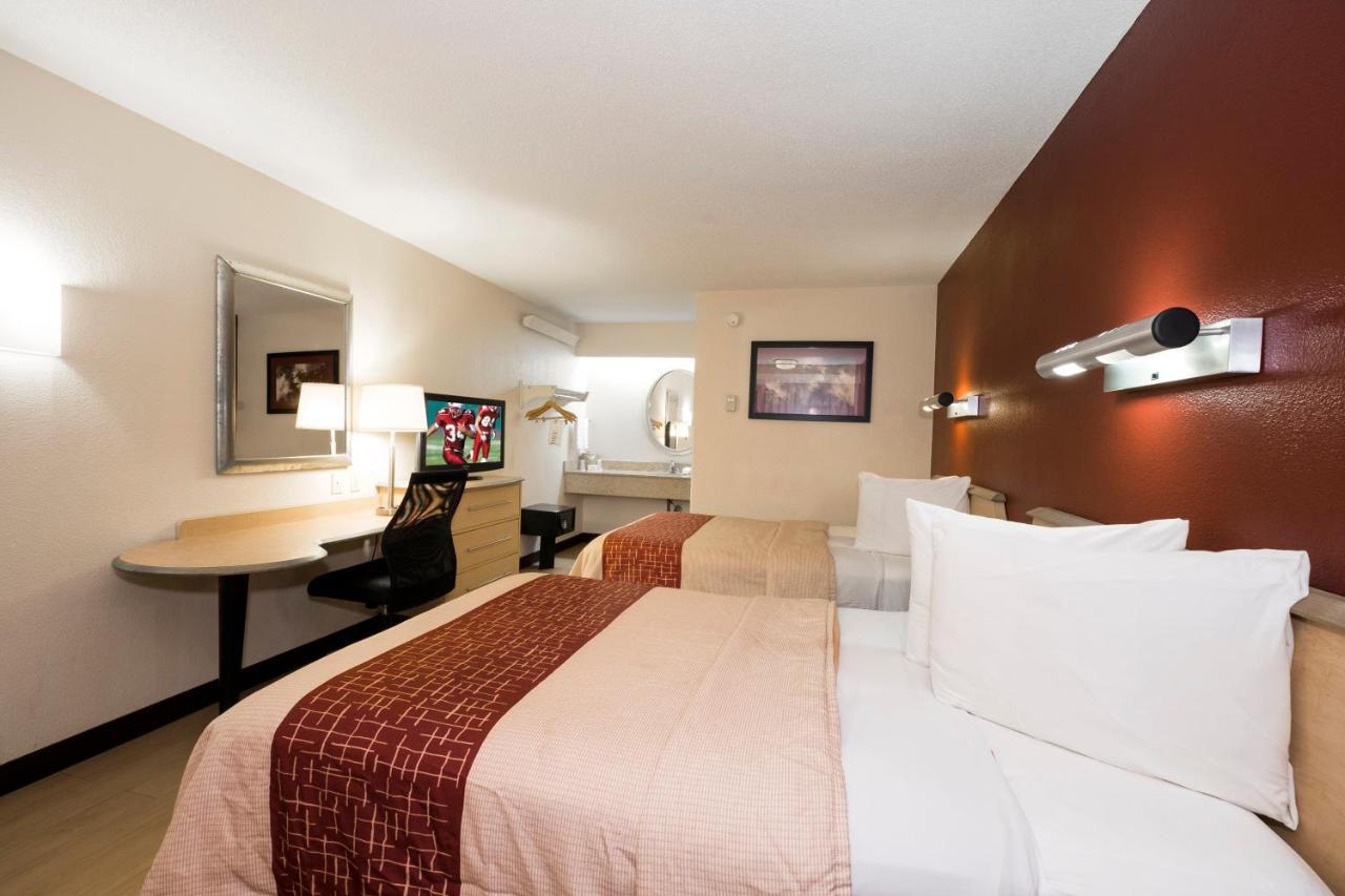 Red Roof Inn Cincinnati Northeast - Блу Аш Екстериор снимка