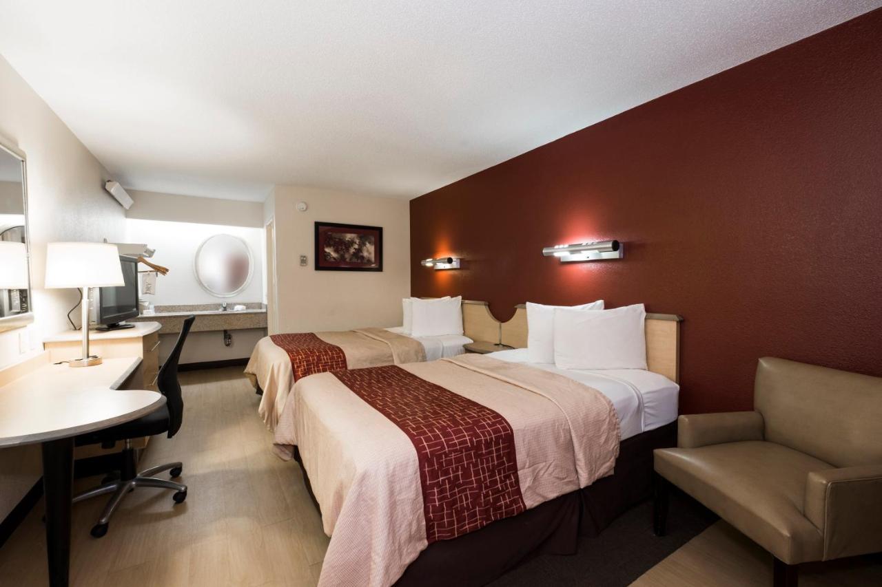 Red Roof Inn Cincinnati Northeast - Блу Аш Екстериор снимка