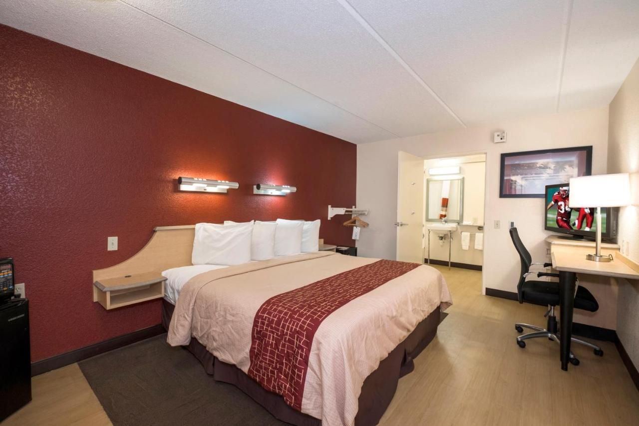 Red Roof Inn Cincinnati Northeast - Блу Аш Екстериор снимка