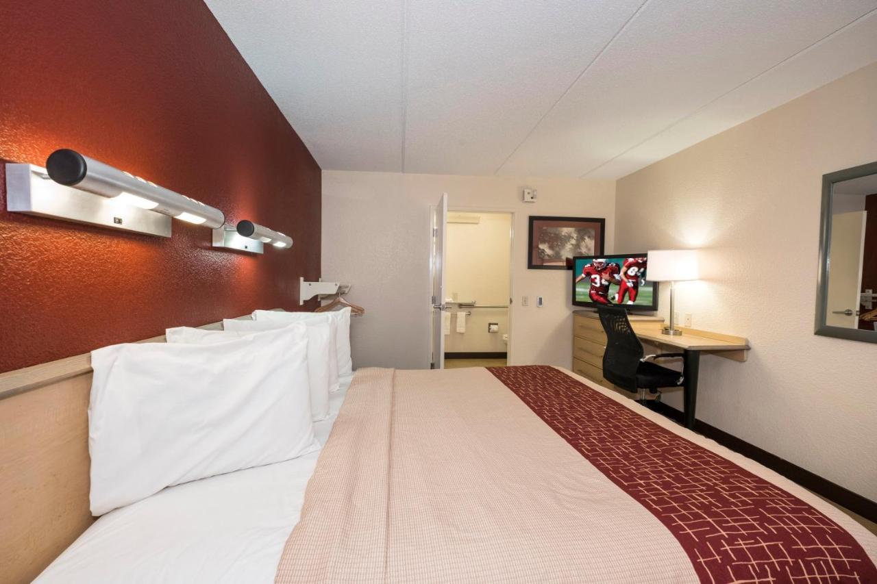 Red Roof Inn Cincinnati Northeast - Блу Аш Екстериор снимка