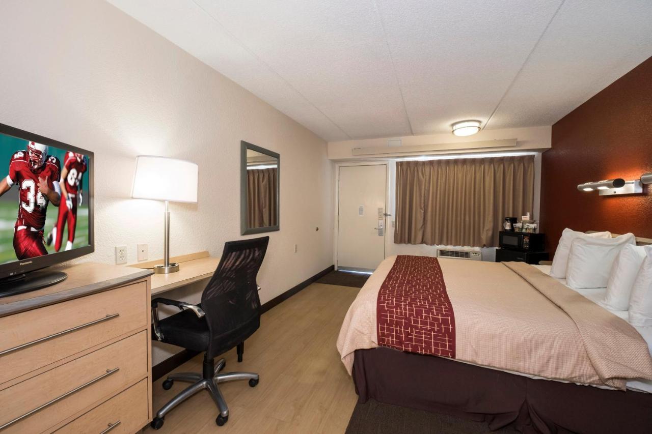Red Roof Inn Cincinnati Northeast - Блу Аш Екстериор снимка