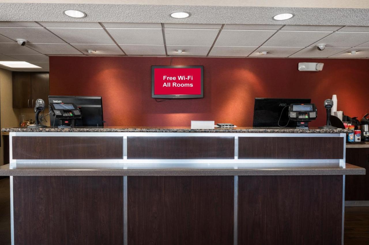 Red Roof Inn Cincinnati Northeast - Блу Аш Екстериор снимка