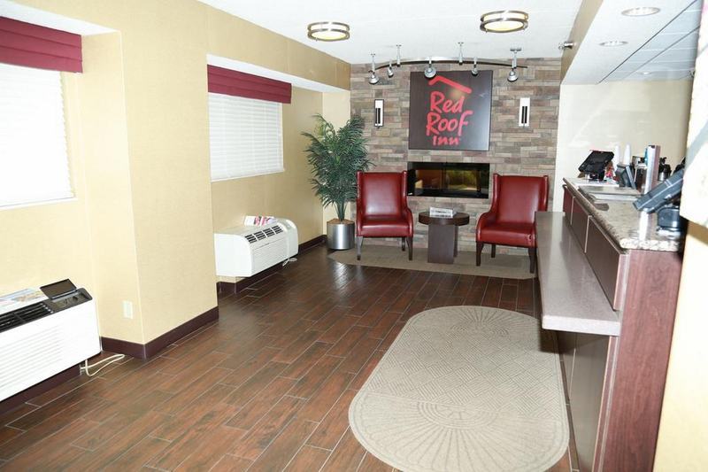 Red Roof Inn Cincinnati Northeast - Блу Аш Екстериор снимка