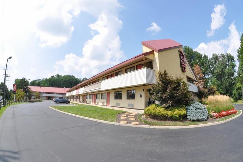 Red Roof Inn Cincinnati Northeast - Блу Аш Екстериор снимка