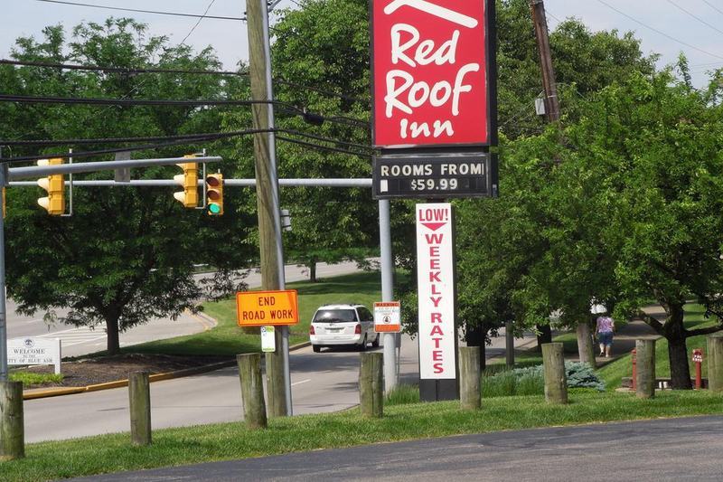 Red Roof Inn Cincinnati Northeast - Блу Аш Екстериор снимка