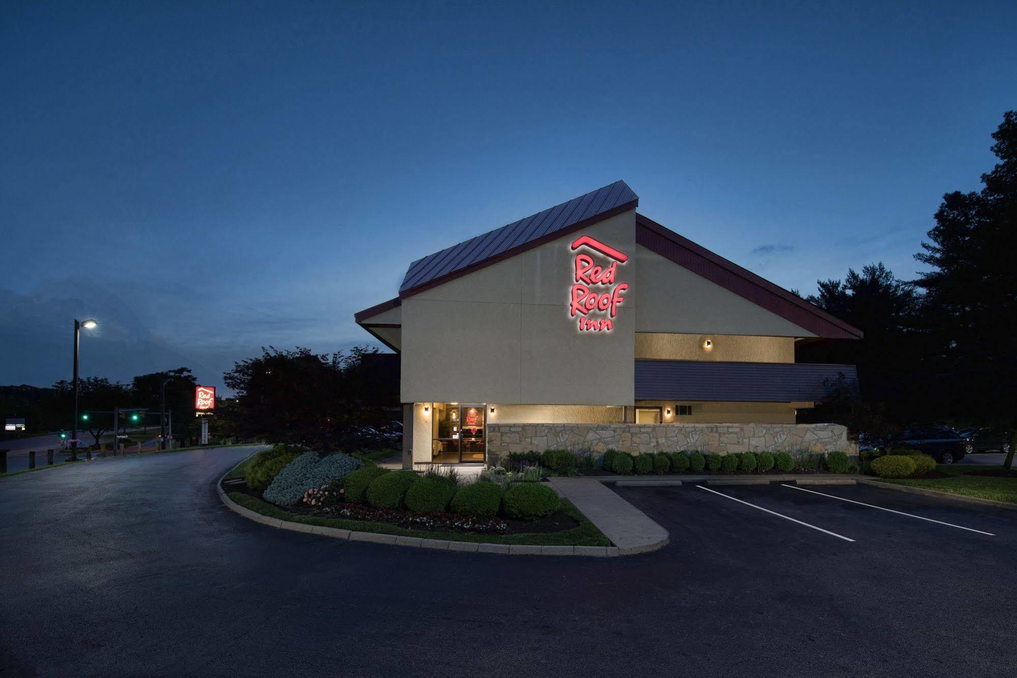 Red Roof Inn Cincinnati Northeast - Блу Аш Екстериор снимка