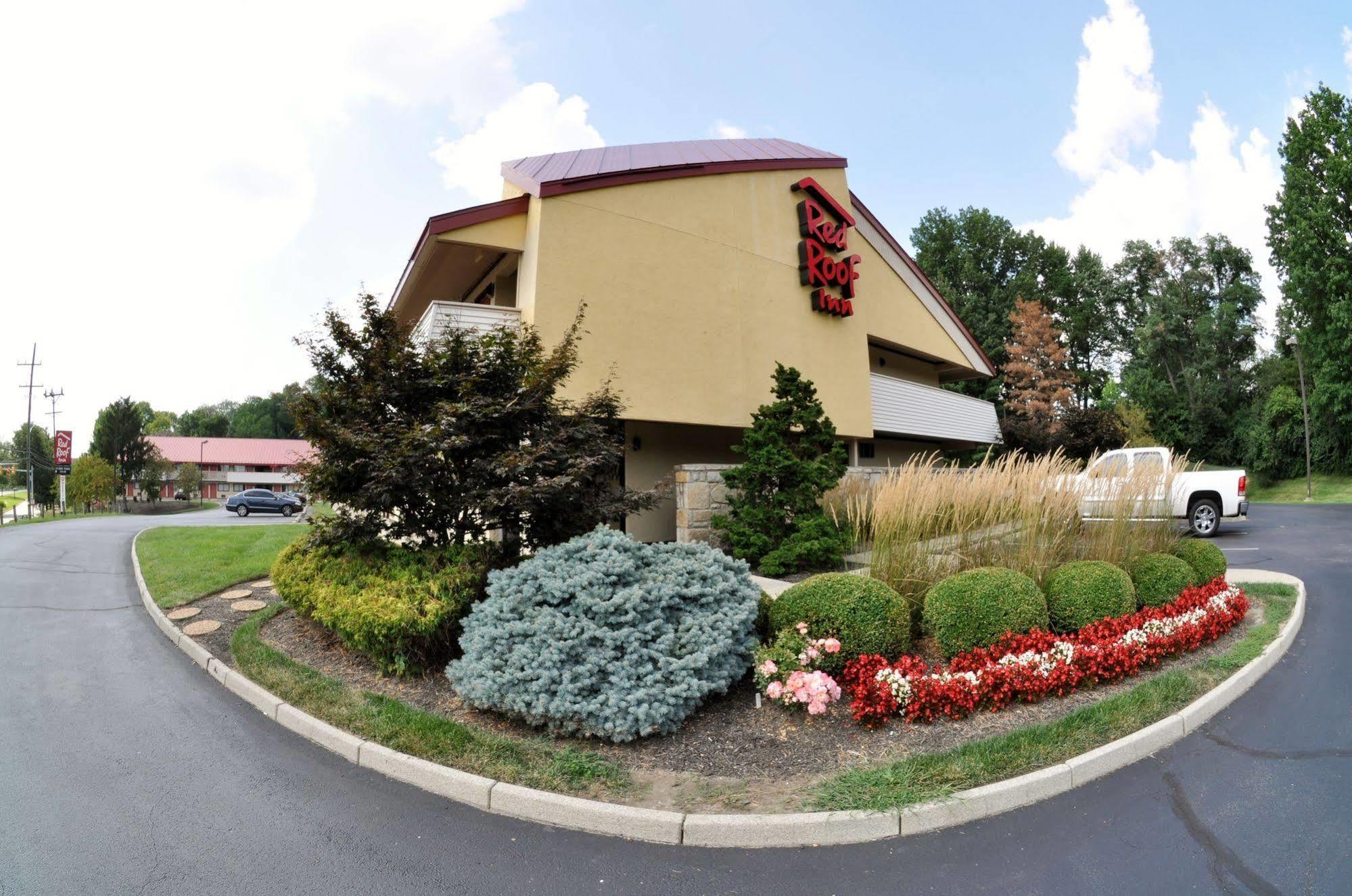 Red Roof Inn Cincinnati Northeast - Блу Аш Екстериор снимка