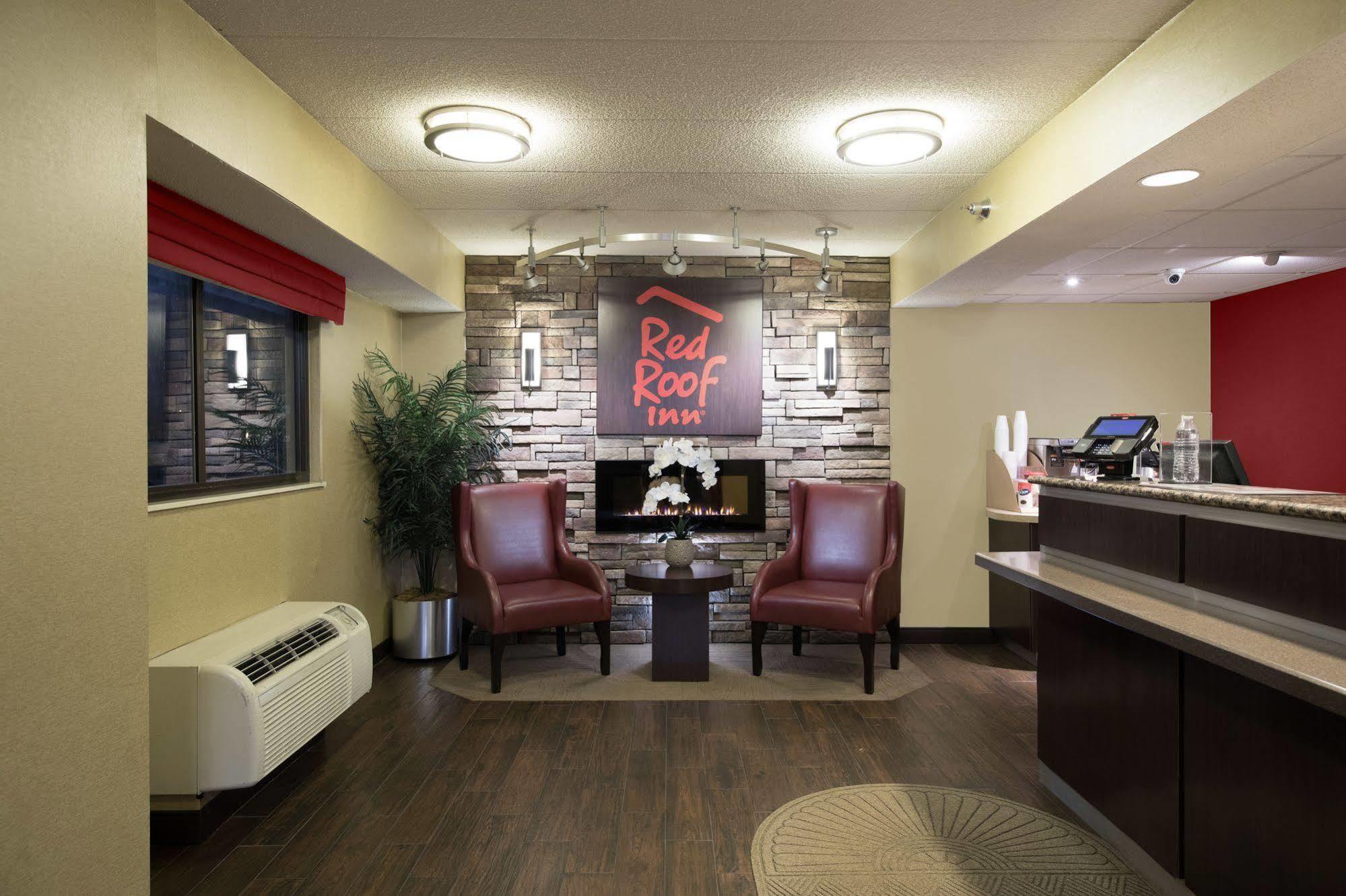 Red Roof Inn Cincinnati Northeast - Блу Аш Екстериор снимка