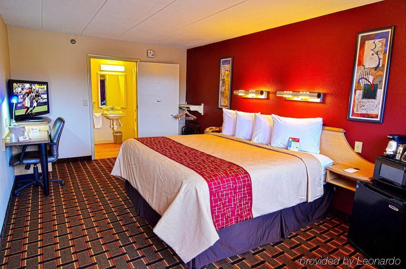 Red Roof Inn Cincinnati Northeast - Блу Аш Екстериор снимка